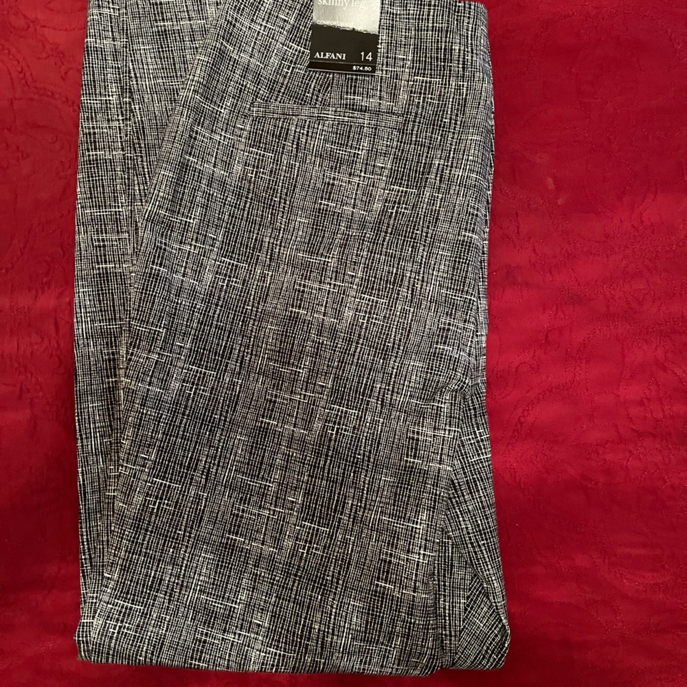 ALFANI Skinny Leg Comfort Waist Pants Womens Size 14 Black & White Stretch. NWT.